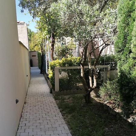 Ferienwohnung A L'Ombre De L'Olivier LʼIsle-sur-la-Sorgue Exterior foto